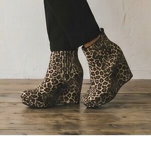 BCBGeneration Vance Leopard Print Suede Platform Wedge Ankle Boots BG-VANCE2 9M